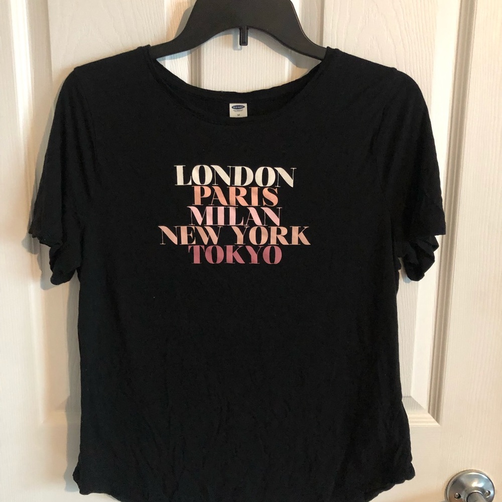 Short sleeve shirt by old navy. Size medium.